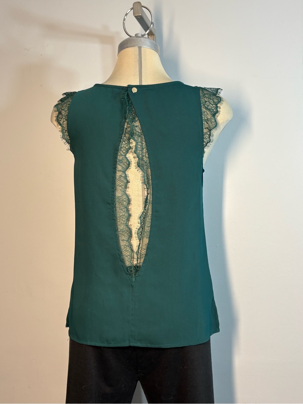 Dynamite Emerald Green V-Neck Lace Sleeve Camisole